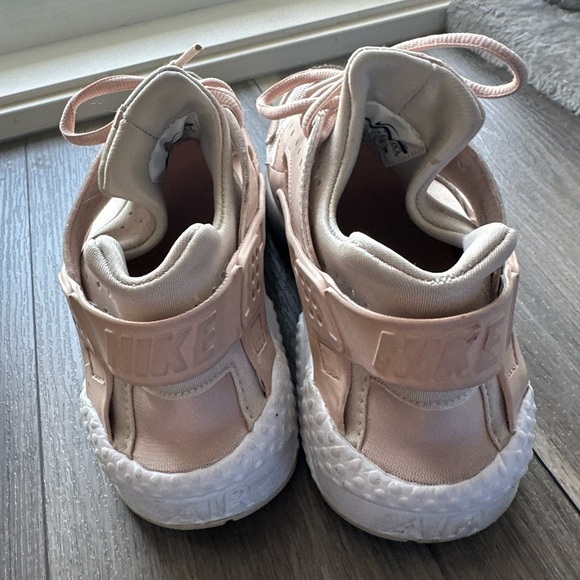 Nike huarache Pink and White Athletic Sneakers size 8.5 - Picture 9 of 11